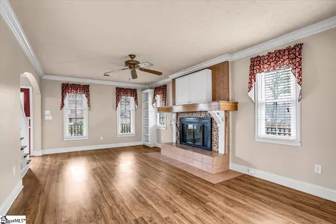 Living - 104 Williamsburg Way, Easley, SC 29642 photo 3 of 6