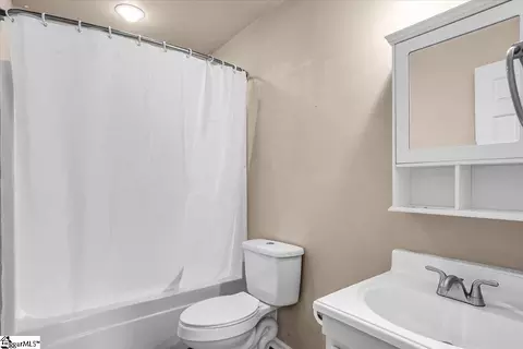 Bath - 104 Williamsburg Way, Easley, SC 29642 photo 4 of 4