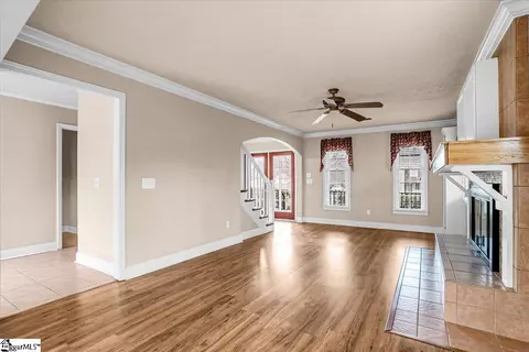Living - 104 Williamsburg Way, Easley, SC 29642 photo 4 of 6