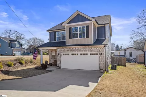 220 B St, Greer, SC 29651