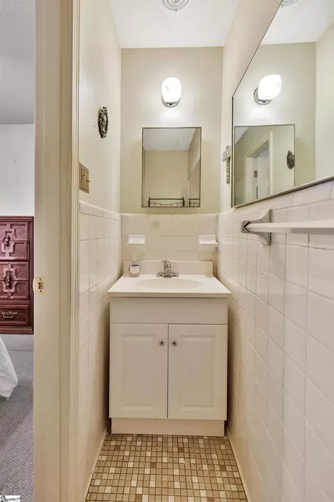 Bath - 111 Frisco Dr, Pendleton, SC 29670 photo 1 of 2