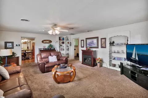 Living - 111 Frisco Dr, Pendleton, SC 29670 photo 2 of 3