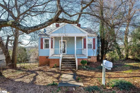 109 Center St, Taylors, SC 29687