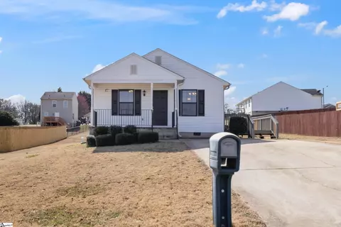 404 Opal Ct, Greer, SC 29651