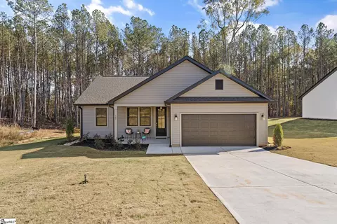 105 Big Woods Cir, Belton, SC 29627