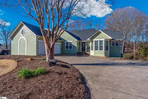 432 Thorn Meadow Ln, Boiling Springs, SC 29316