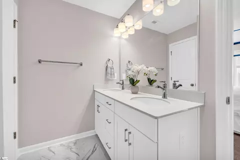 Bath - 357 Stirrup Ct, Greer, SC 29651 photo 2 of 5
