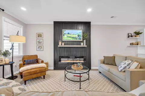 Living - 357 Stirrup Ct, Greer, SC 29651 photo 3 of 4