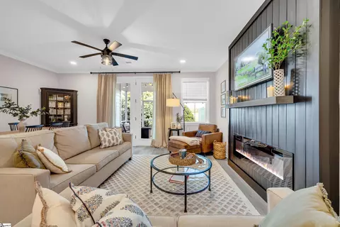 Living - 357 Stirrup Ct, Greer, SC 29651 photo 2 of 4