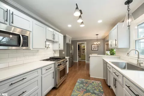 Kitchen - 101 Yorkshire Ct, Easley, SC 29642 photo 3 of 5