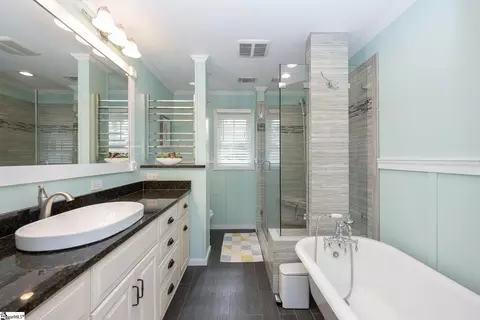 Bath - 101 Yorkshire Ct, Easley, SC 29642 photo 2 of 5