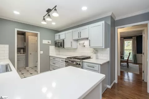 Kitchen - 101 Yorkshire Ct, Easley, SC 29642 photo 4 of 5