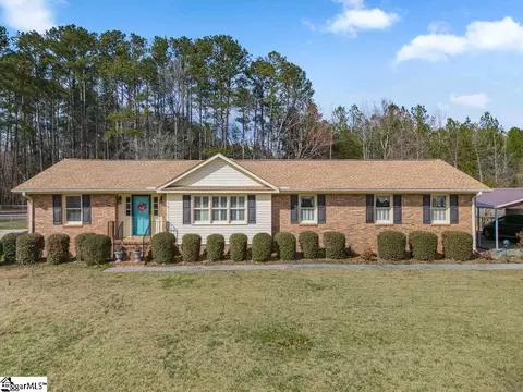 201 Chatham Dr, Greenwood, SC 29649