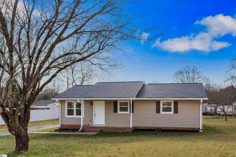 10 Morrow Ct, Wellford, SC 29385