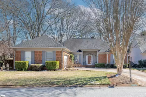 127 River Oaks Dr, Greer, SC 29650