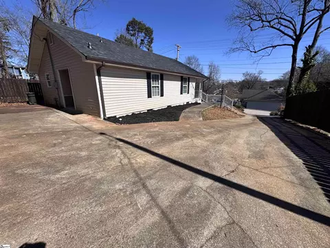 Exterior - 211 Morrow St, Greer, SC 29650 photo 4 of 4