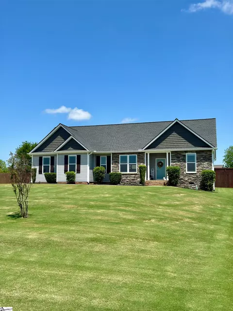319 Terra Plains Dr, Greer, SC 29651