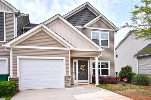 810 Stonebriar St, Simpsonville, SC 29681