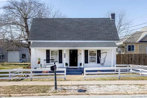 202 Woodside Ave, Fountain Inn, SC 29644