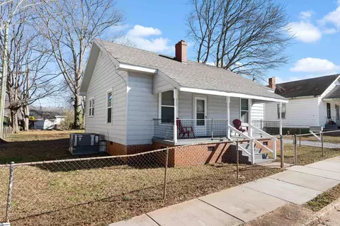 802 N Sloan St, Clinton, SC 29325