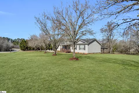 83 Brookwood Cir, Laurens, SC 29360
