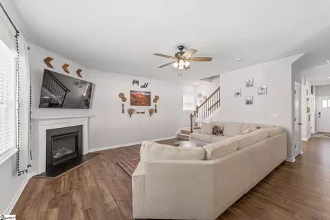 Living - 27 Oak Edge Ln, Greer, SC 29651 photo 1 of 1