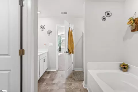 Entry Way - 27 Oak Edge Ln, Greer, SC 29651 photo 11 of 12
