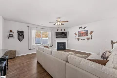 Entry Way - 27 Oak Edge Ln, Greer, SC 29651 photo 6 of 12