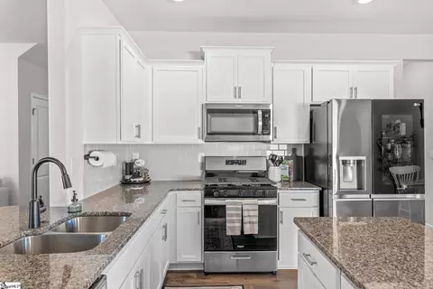 Kitchen - 27 Oak Edge Ln, Greer, SC 29651 photo 2 of 5