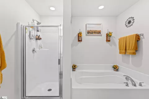 Bath - 27 Oak Edge Ln, Greer, SC 29651 photo 1 of 1