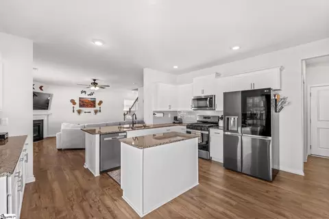 Kitchen - 27 Oak Edge Ln, Greer, SC 29651 photo 3 of 5