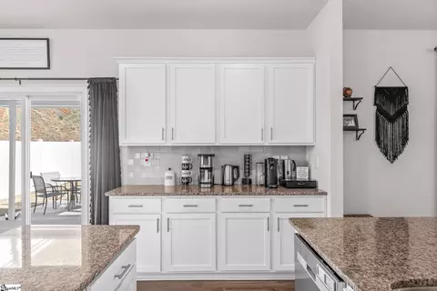 Kitchen - 27 Oak Edge Ln, Greer, SC 29651 photo 5 of 5