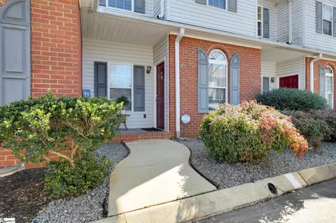 26 Huntress Dr, Greer, SC 29651