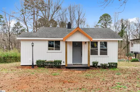 11 Woodland Dr, Greenville, SC 29617