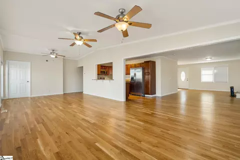 350 Lynch Ln, Seneca, SC 29678 photo 4