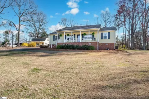 121 Westwood Dr, Laurens, SC 29360