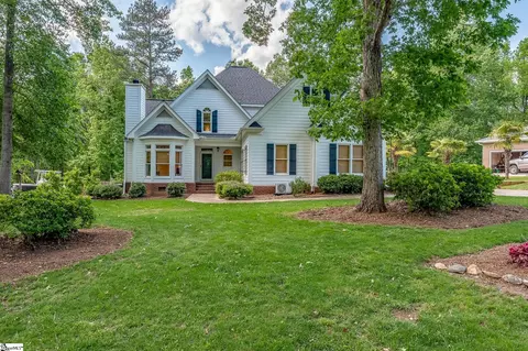 207 Country Club Dr, Laurens, SC 29360