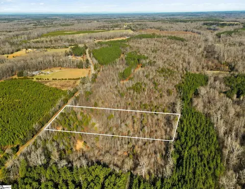 011 Ghost Creek Rd, Gray Court, SC 29360
