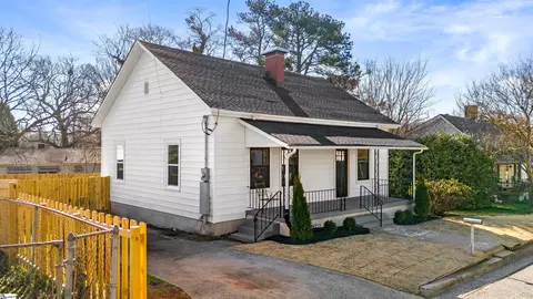 6 10th St, Greer, SC 29651 photo 2