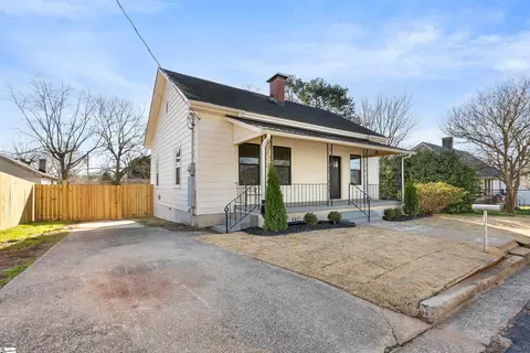 6 10th St, Greer, SC 29651