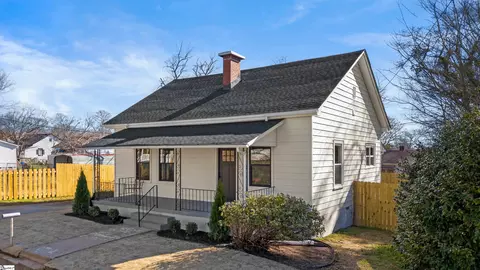 6 10th St, Greer, SC 29651 photo 3