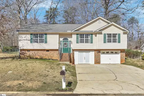 24 Daughtry Ct, Travelers Rest, SC 29690