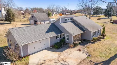 136 Chestnut Lake Dr, Inman, SC 29349
