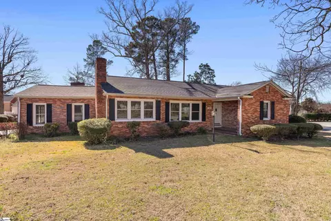 100 Chestnut St, Clinton, SC 29325