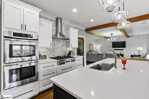 Kitchen - 4 Chilton Pl, Greer, SC 29650 photo 2 of 3