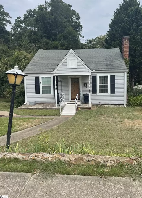 14 Hawthorne Ln, Greenville, SC 29605
