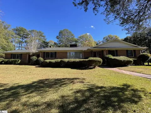 109 Sherwood Dr, Laurens, SC 29360