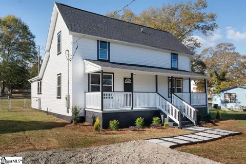 37 Square St, Pelzer, SC 29669