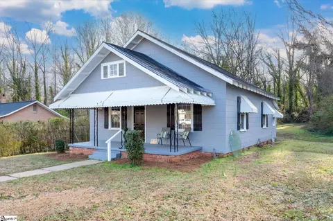 106 Holmes St, Laurens, SC 29360