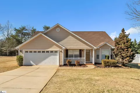 61 Sacha Ln, Travelers Rest, SC 29690